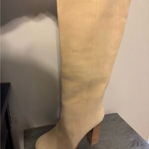 Chic Tan Knee-High Boots